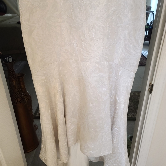 ML Monique Lhuillier | Hillary Textured Jacquard Pearl Strap Hi-Low Dress Gown - Picture 7 of 16